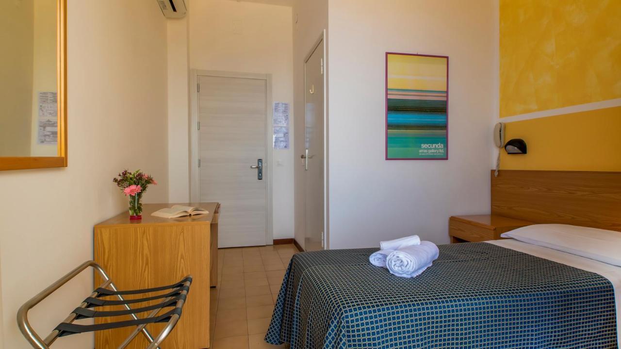 Hotel President'S Pesaro Esterno foto