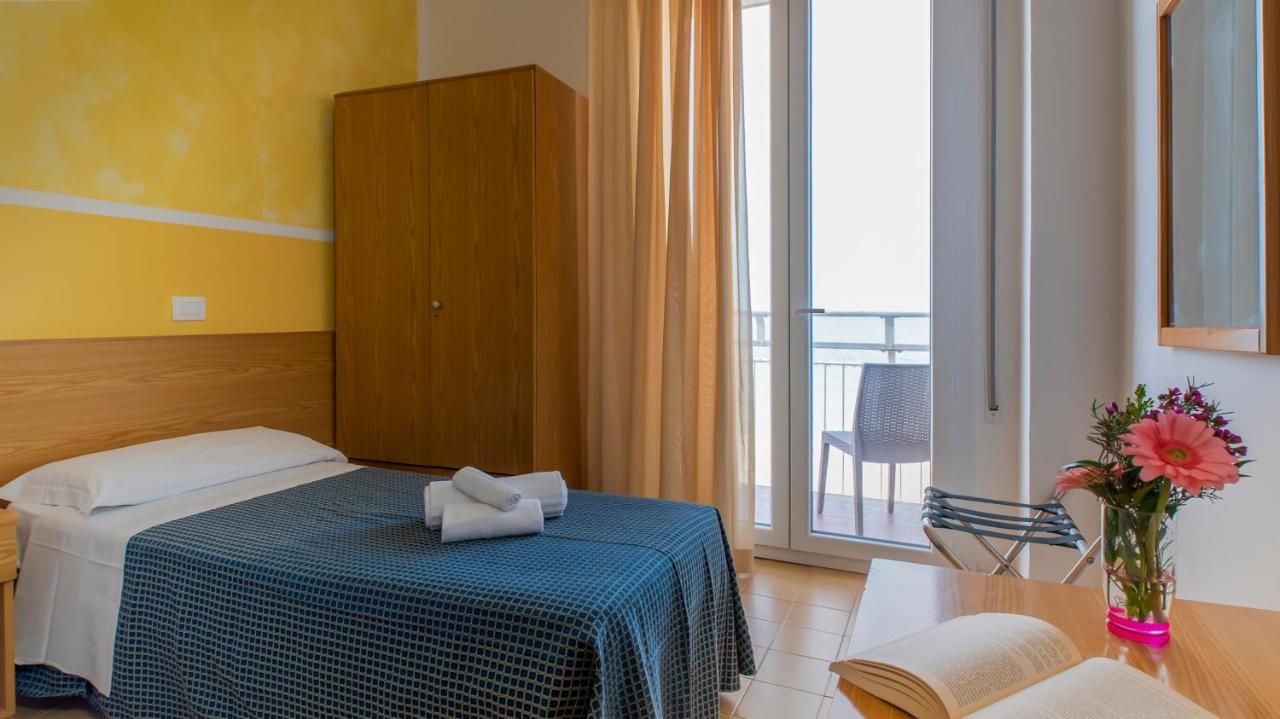 Hotel President'S Pesaro Esterno foto