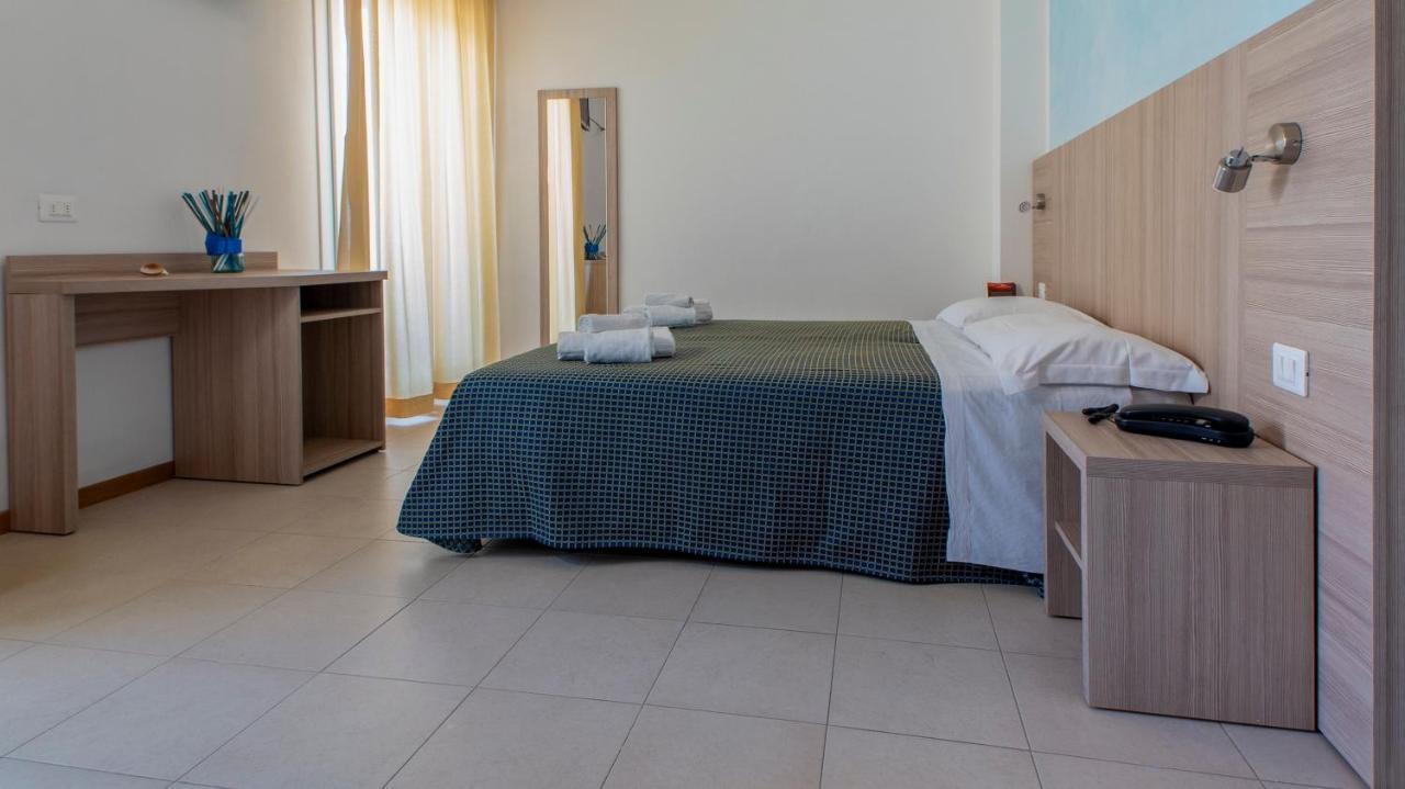 Hotel President'S Pesaro Esterno foto