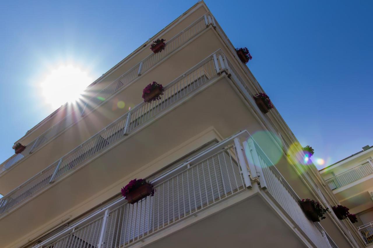 Hotel President'S Pesaro Esterno foto