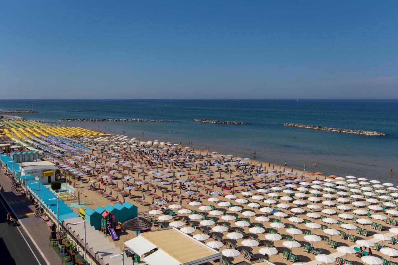 Hotel President'S Pesaro Esterno foto
