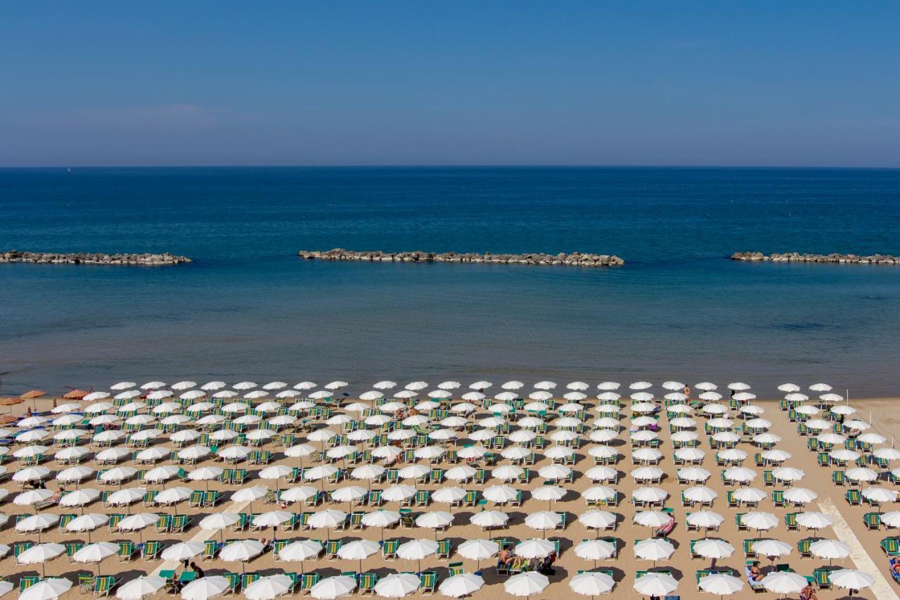 Hotel President'S Pesaro Esterno foto