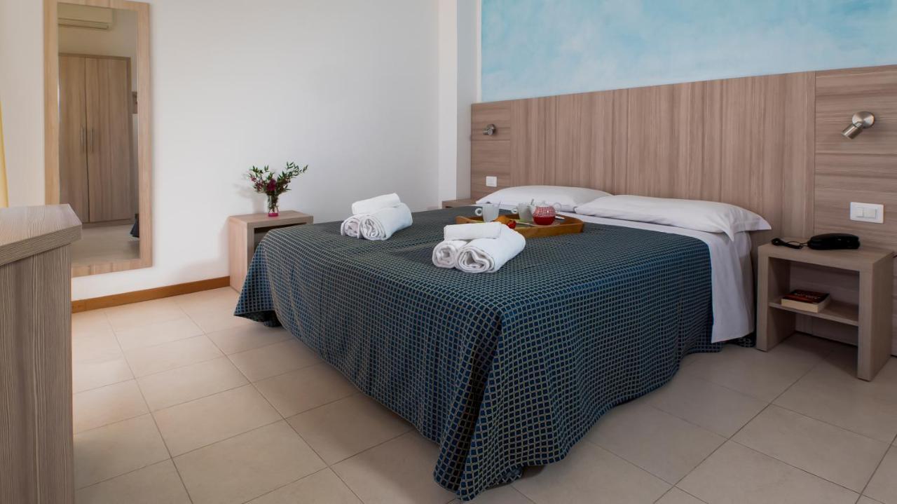 Hotel President'S Pesaro Esterno foto