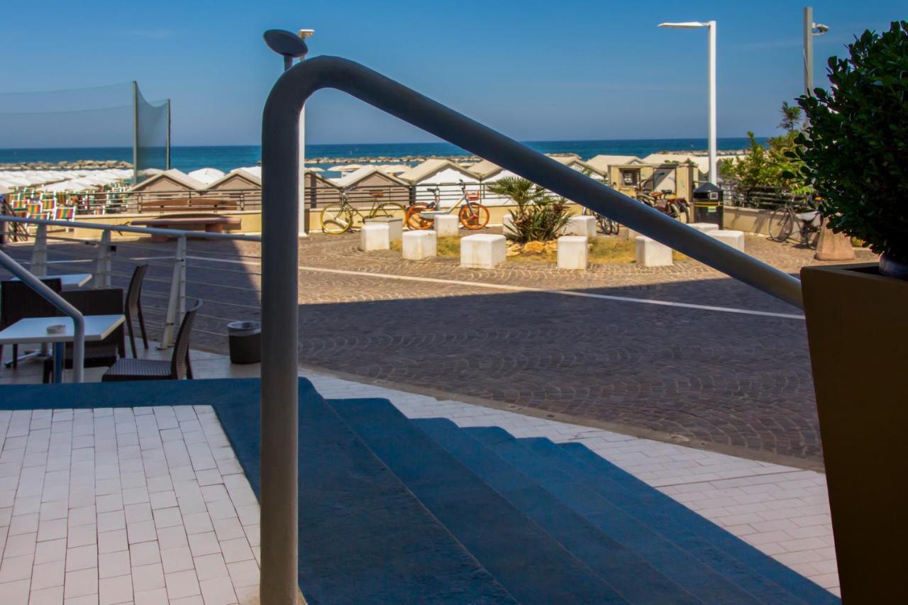 Hotel President'S Pesaro Esterno foto