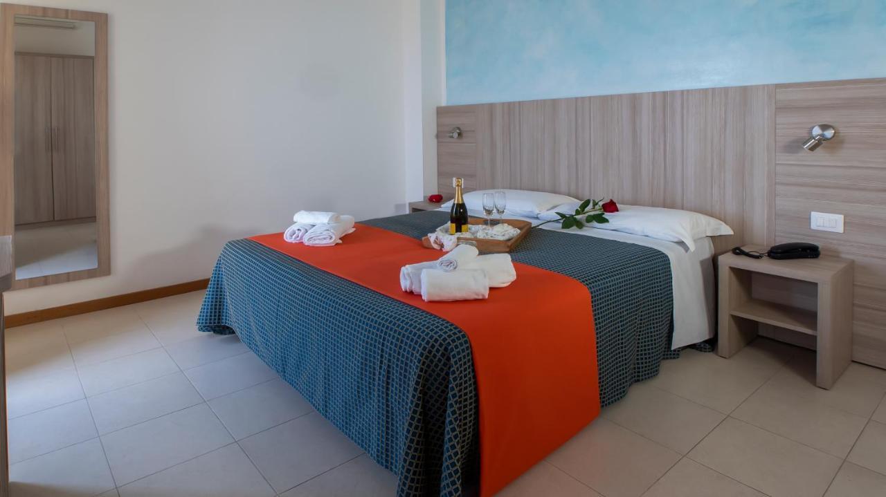 Hotel President'S Pesaro Esterno foto
