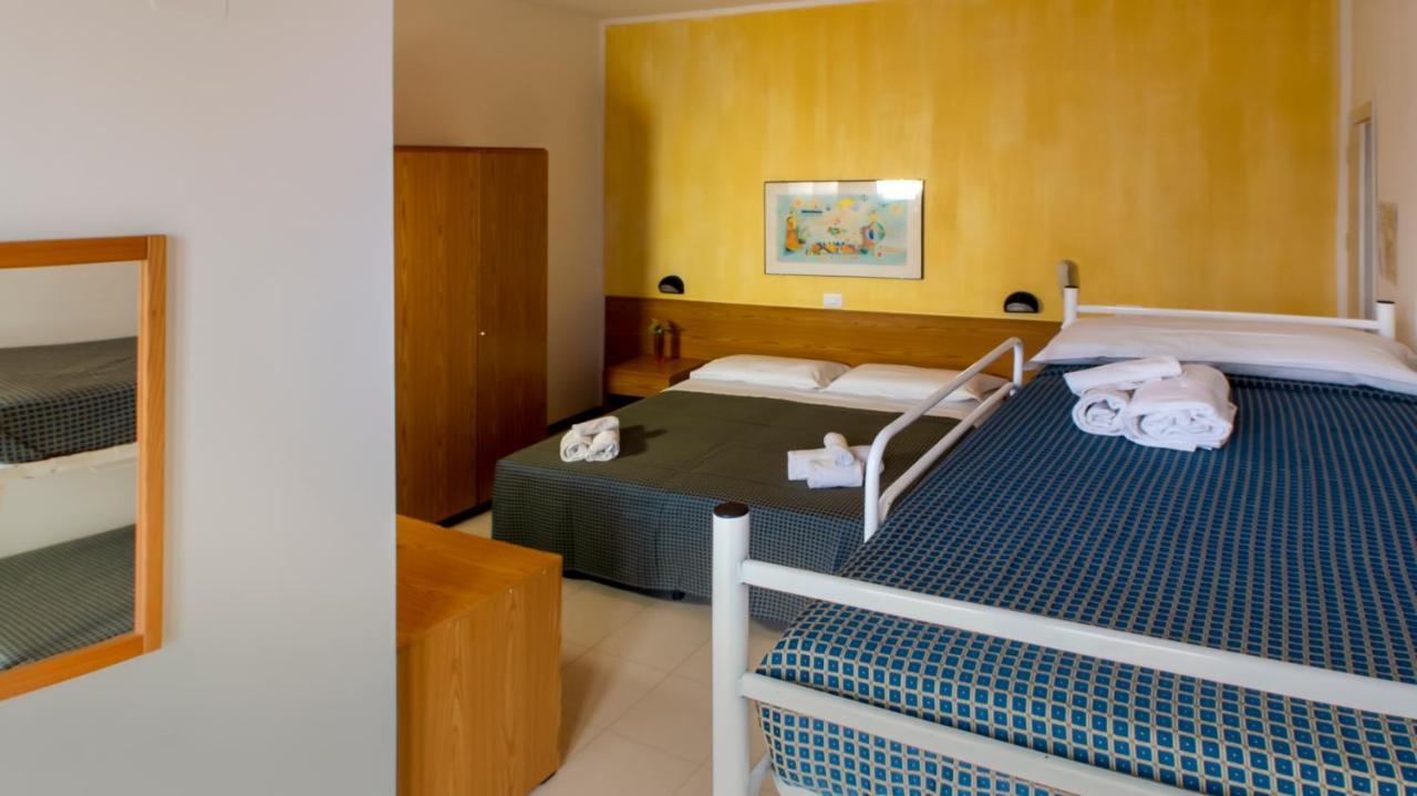 Hotel President'S Pesaro Esterno foto