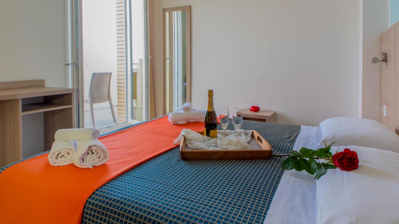 Hotel President'S Pesaro Esterno foto
