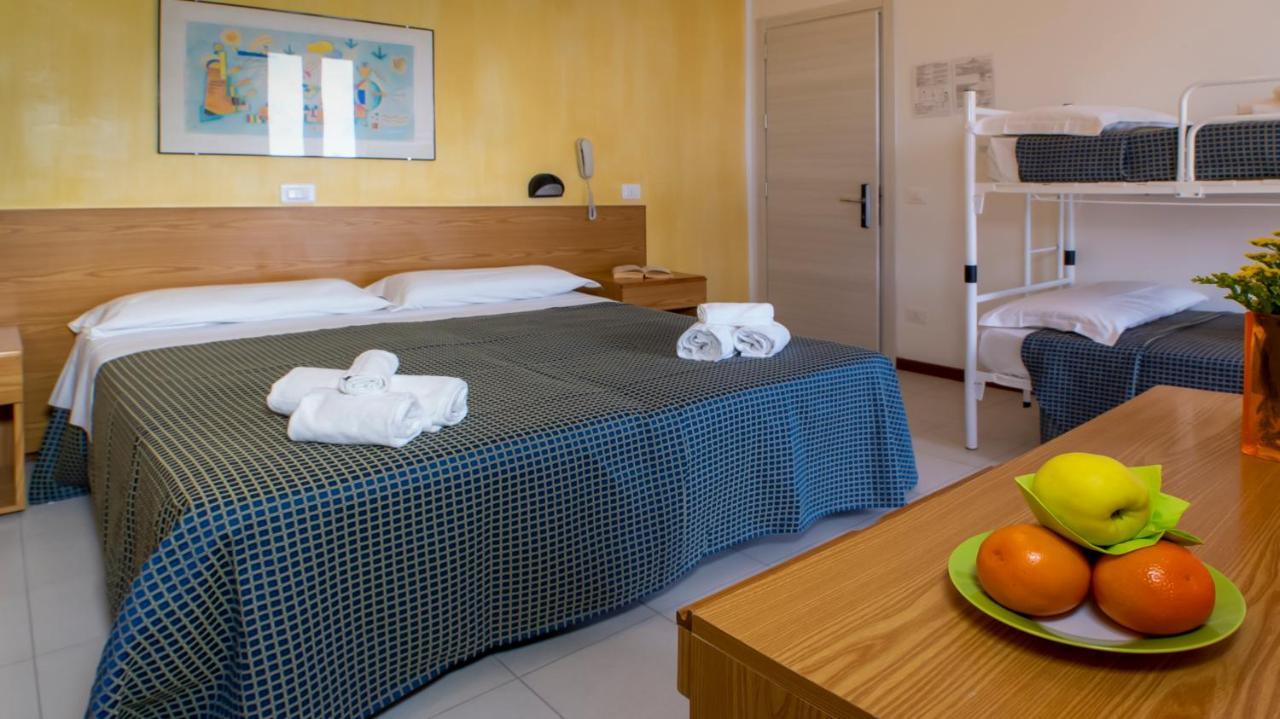 Hotel President'S Pesaro Esterno foto