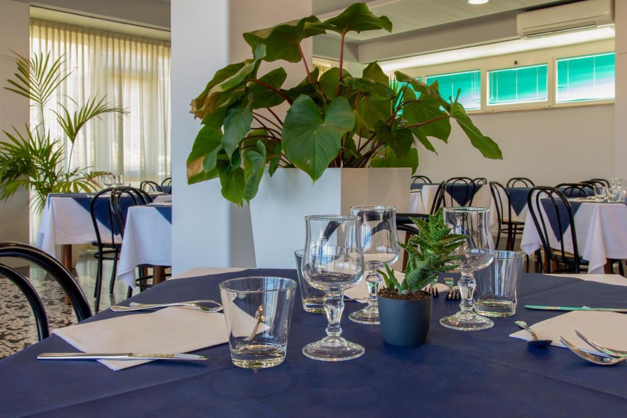 Hotel President'S Pesaro Esterno foto