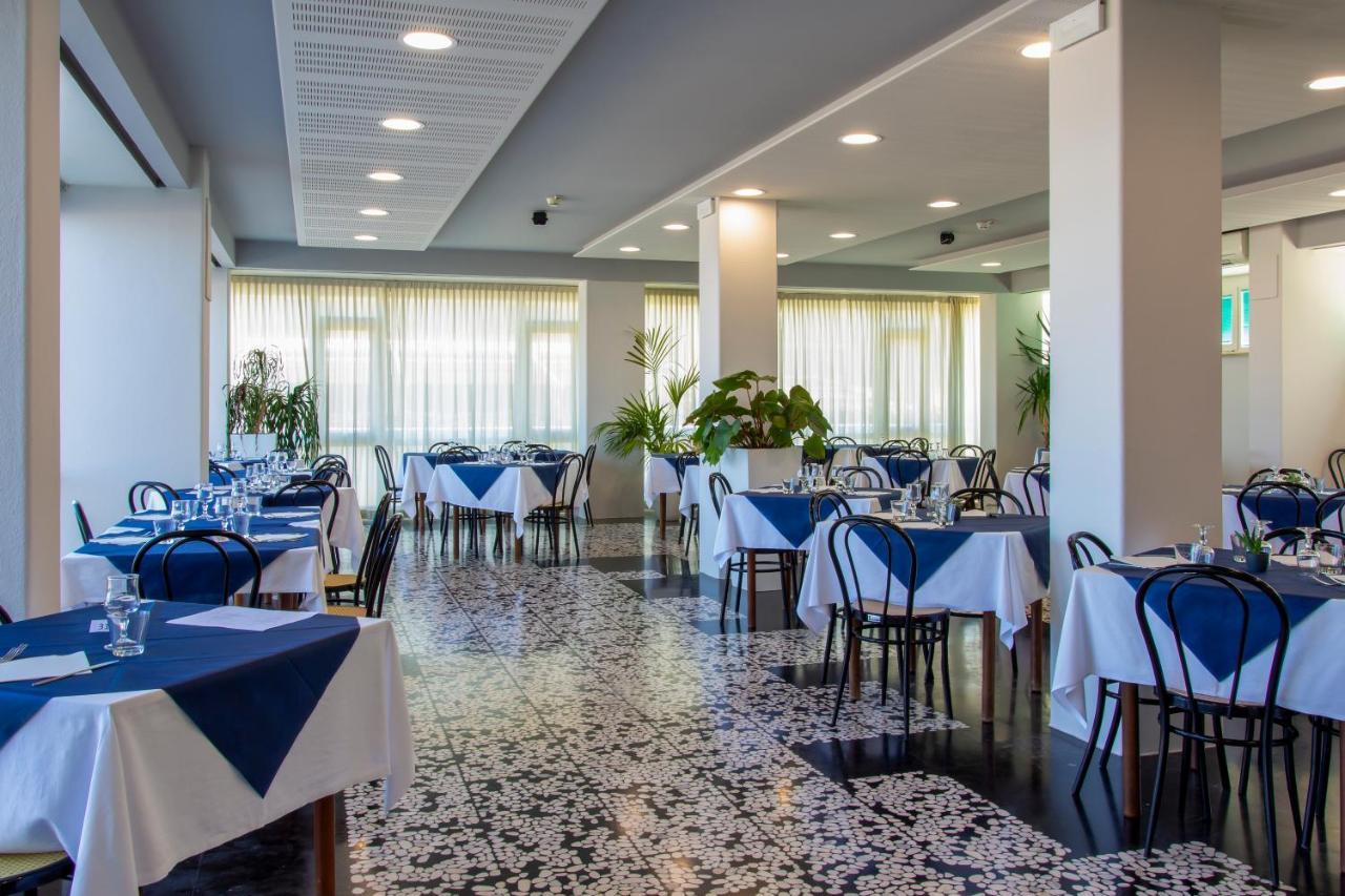 Hotel President'S Pesaro Esterno foto