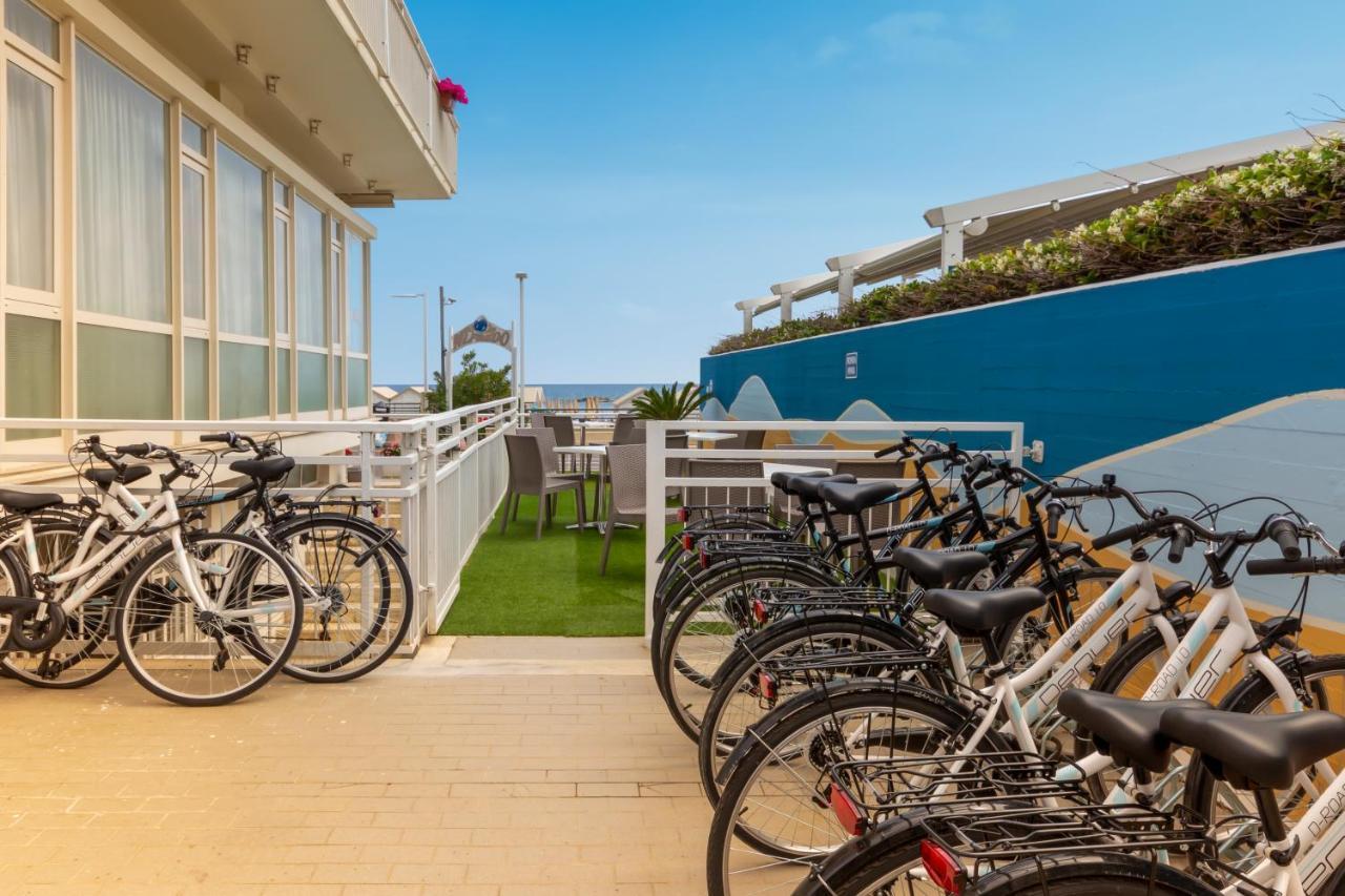 Hotel President'S Pesaro Esterno foto